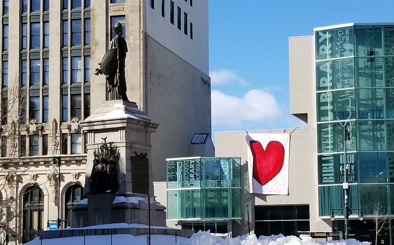 photo buildings with heart sign