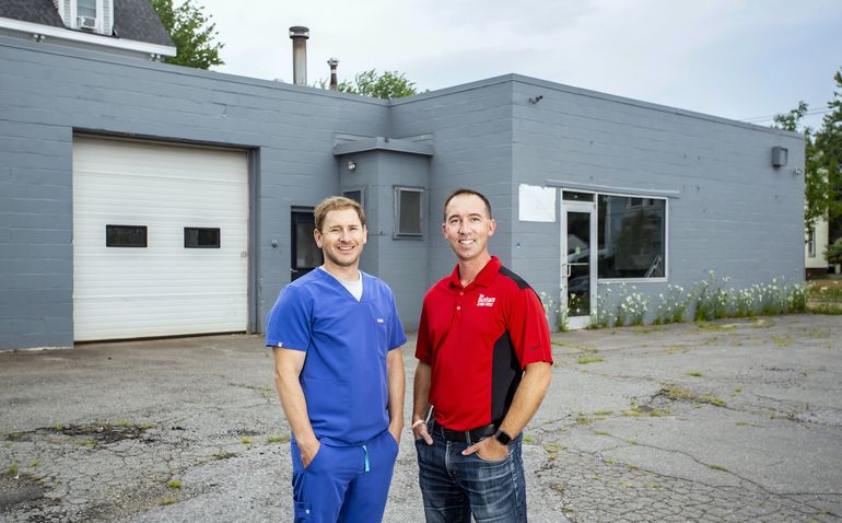 2 people smiling and building