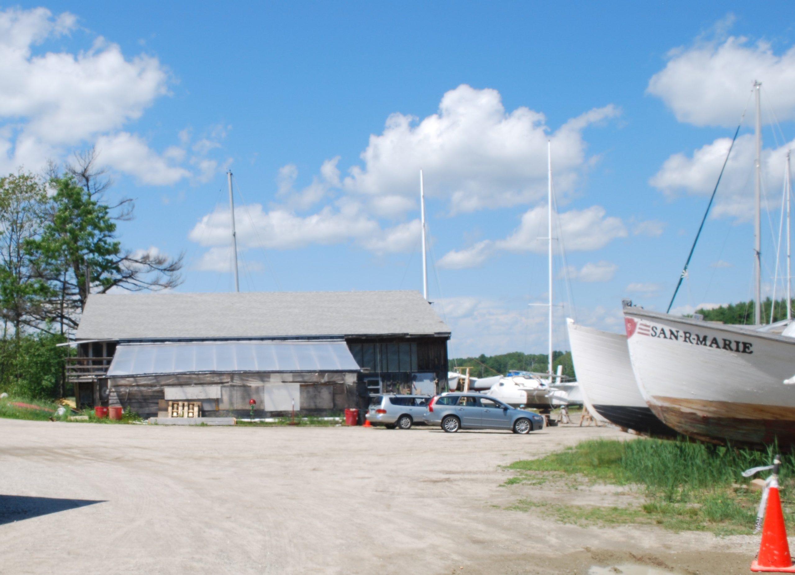 building, cars and bows