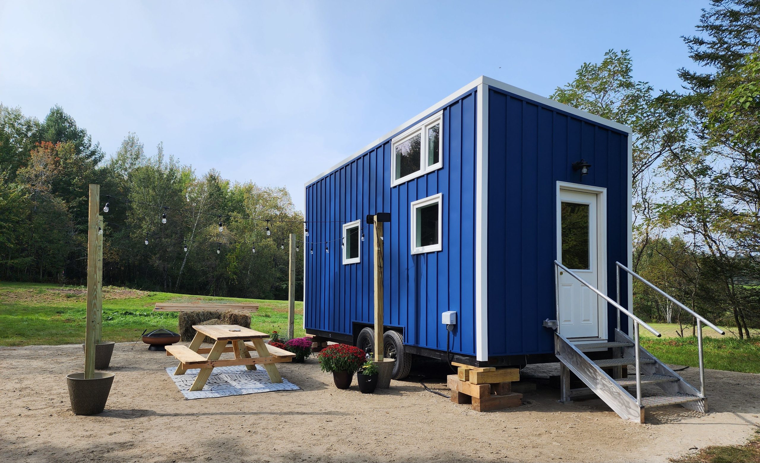 A blue building sits on blocks.