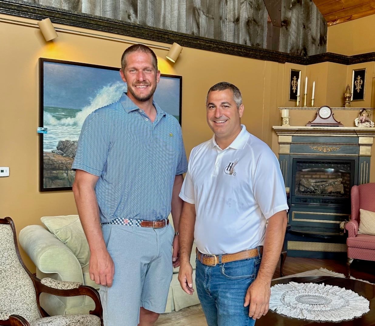 Two people stands in a room.