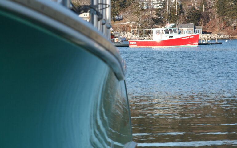 green boat and red boat