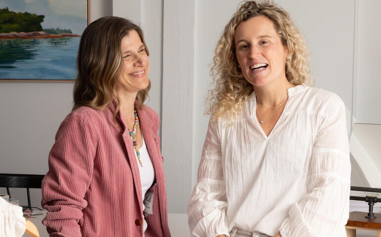 The seller and buyer of Gingham stand together.