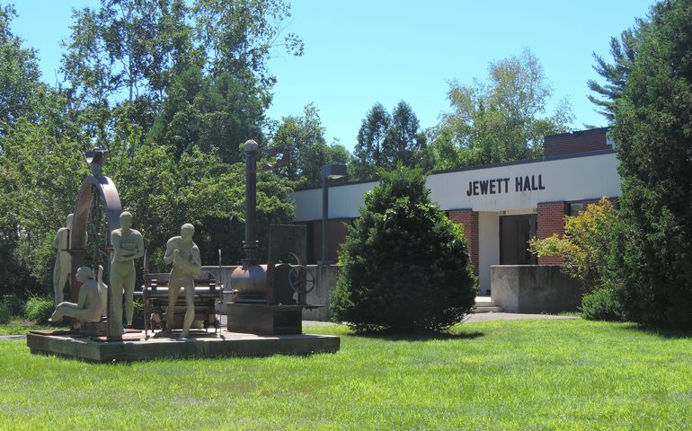 University of Maine at Augusta campus, showing Jewett Hall building