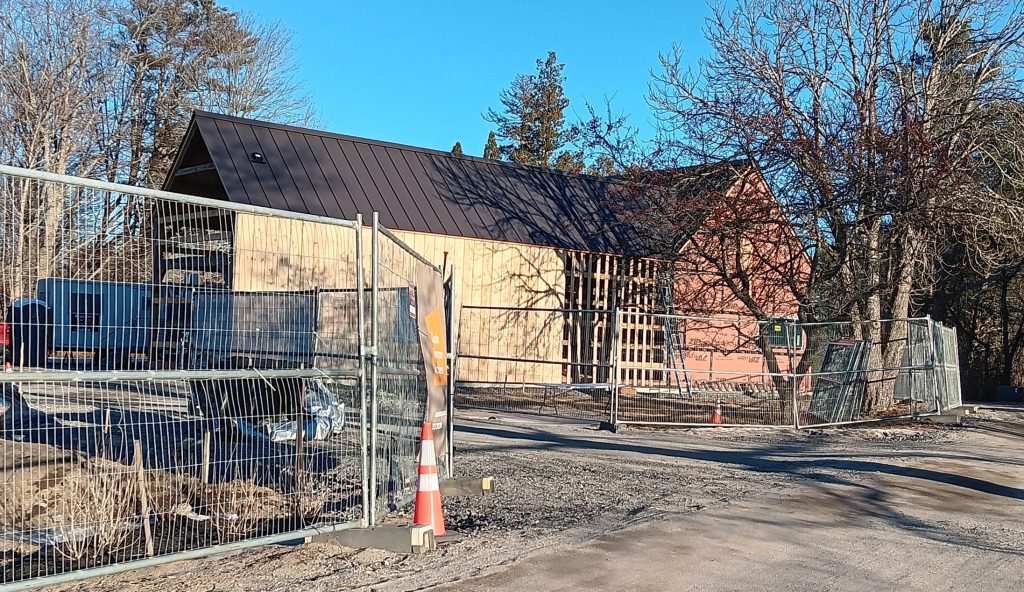 a barn building under construction