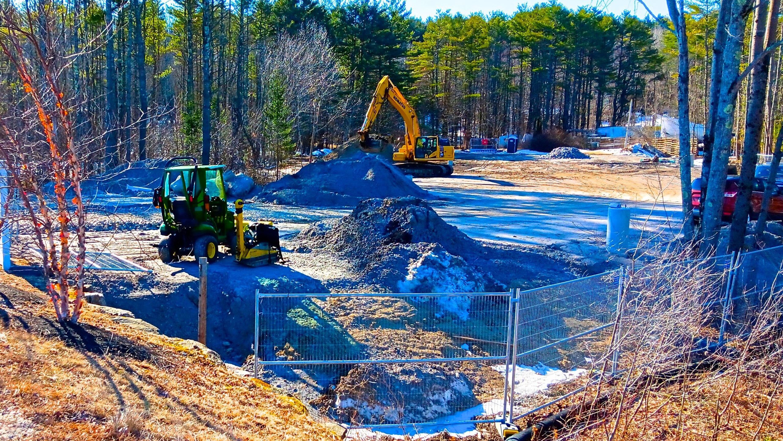 A construction site has heavy euipqment.