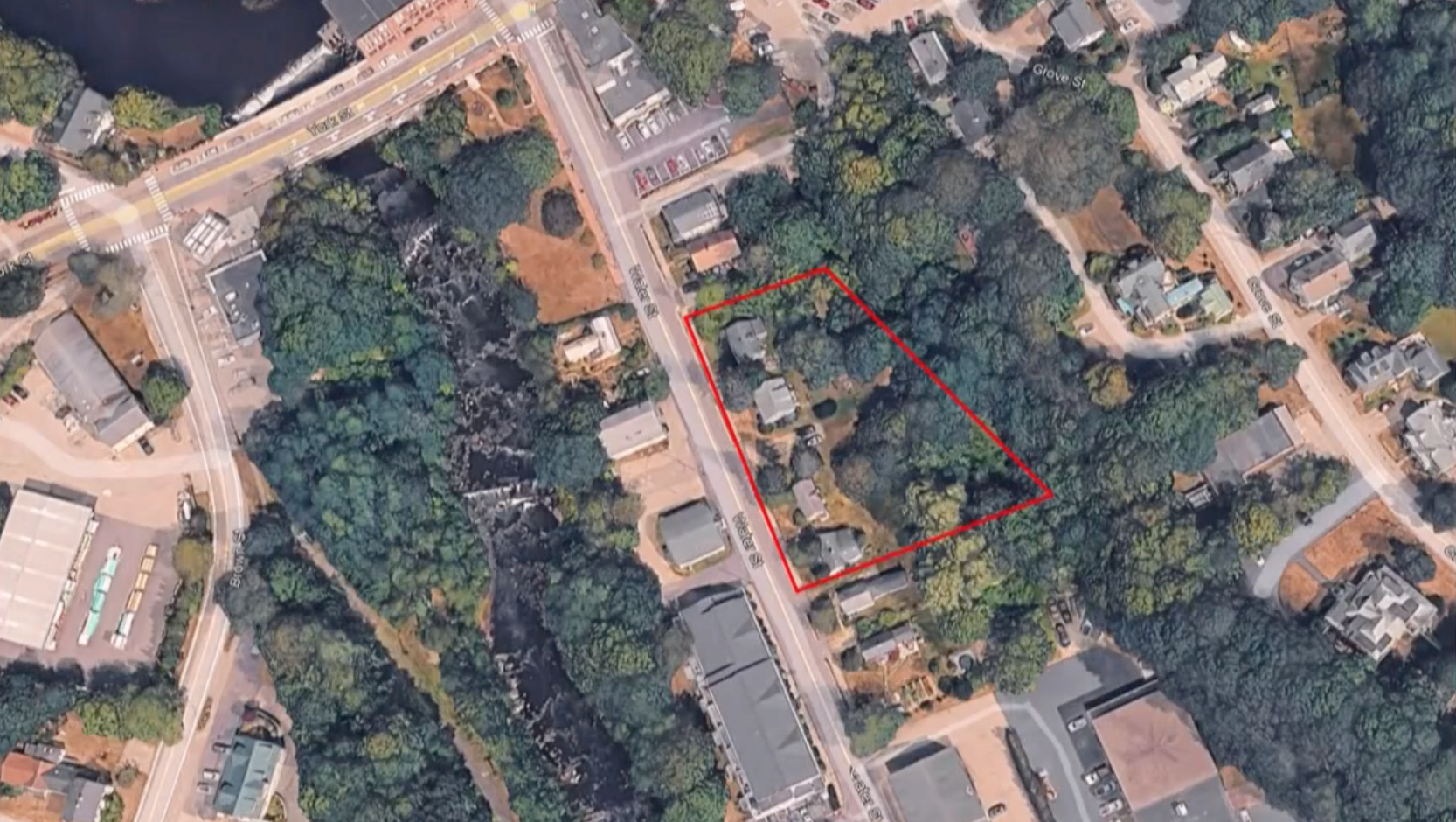 A residential area is outlined in red.
