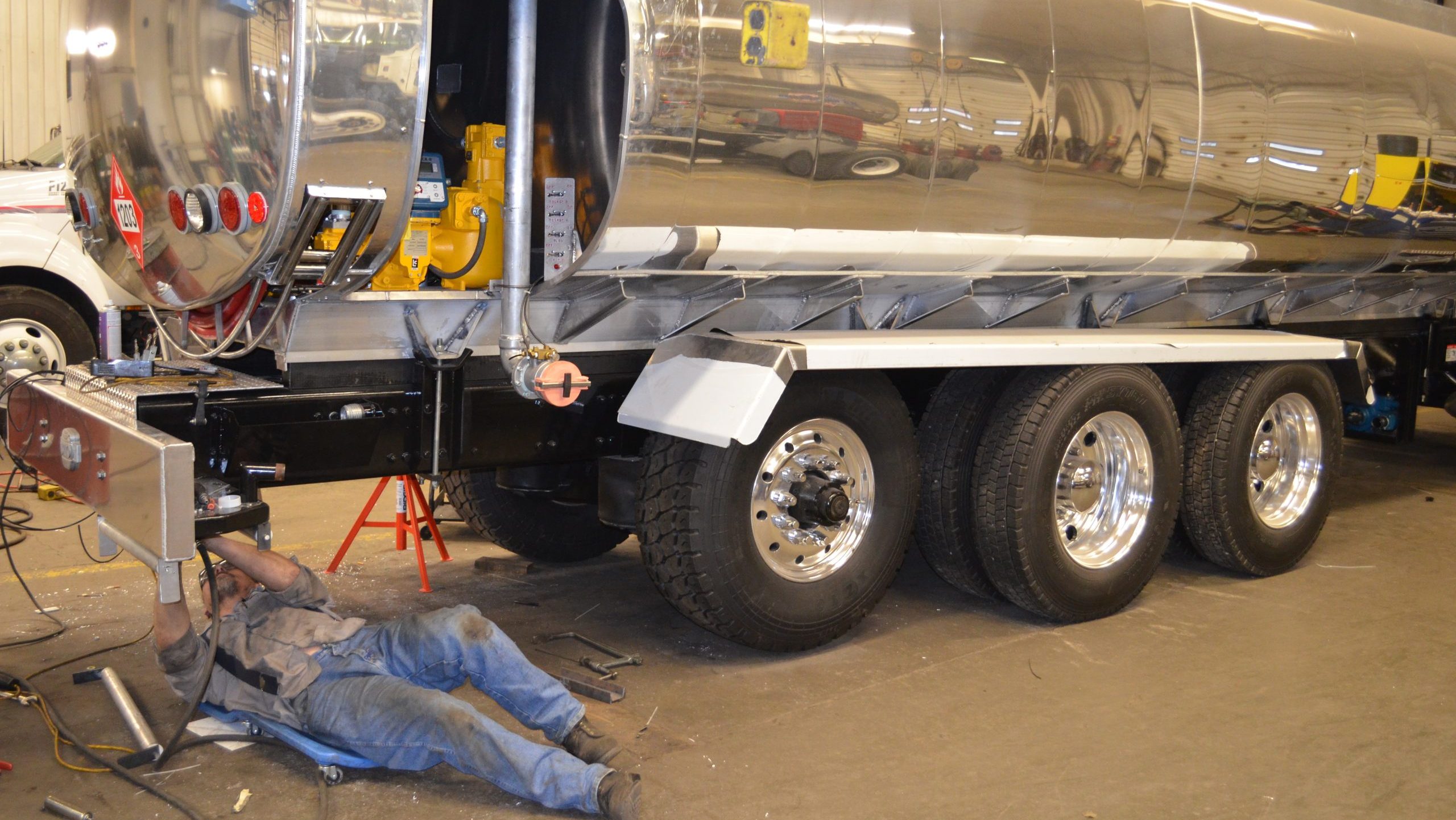 Hampden trucking firm acquires Bangor equipment and repair shop