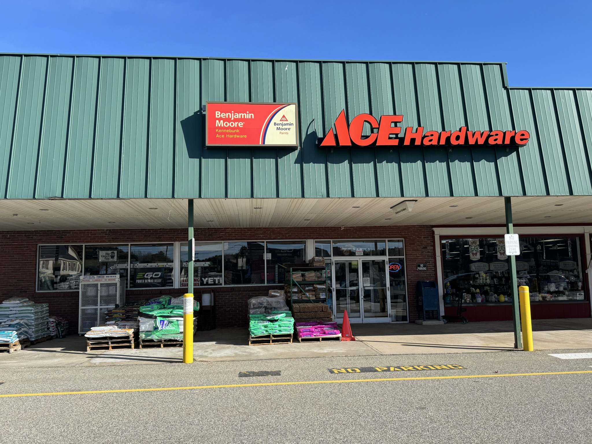 Rocky’s Ace Hardware stores round up donations for animal shelters