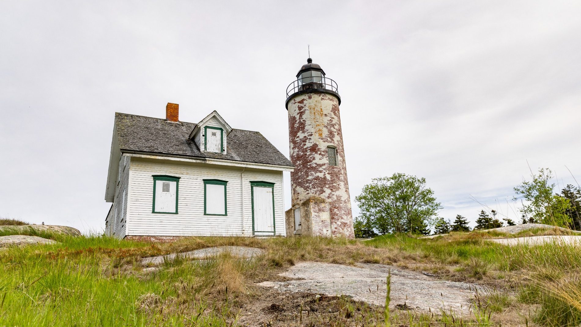 🔒 Nonprofit raises $400k for historic lighthouse restoration in Acadia National Park